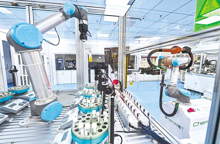 火眼金睛不下線，智能方案助新藥研發 武漢智能制造持續升級，機器人研發引領創新浪潮